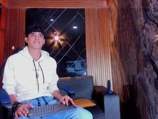 robin_rey from Flirt4Free is Freechat