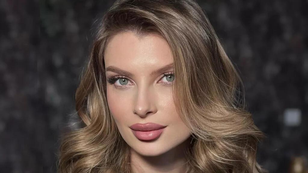 Girls free live sex cams: Check out the satisfaction of typing and cam2cam with our sensual livestreamers, who will teach you all about temptation and desires with their smoking hot physiques.