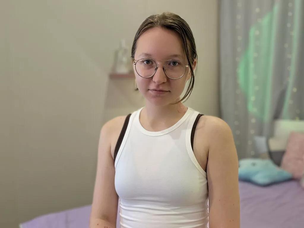 AliceBass from LiveJasmin is Freechat
