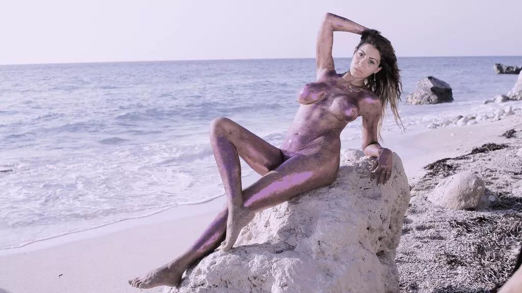 Girls free live sex cams: Check out the satisfaction of typing and cam2cam with our sensual livestreamers, who will teach you all about temptation and desires with their smoking hot physiques.
