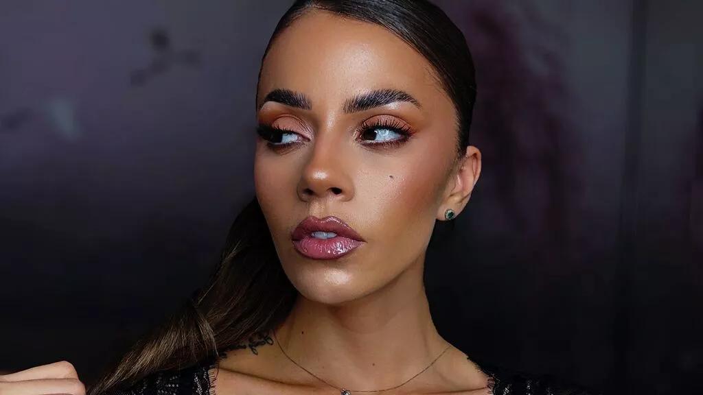 Girls free live sex cams: Check out the satisfaction of typing and cam2cam with our sensual livestreamers, who will teach you all about temptation and desires with their smoking hot physiques.
