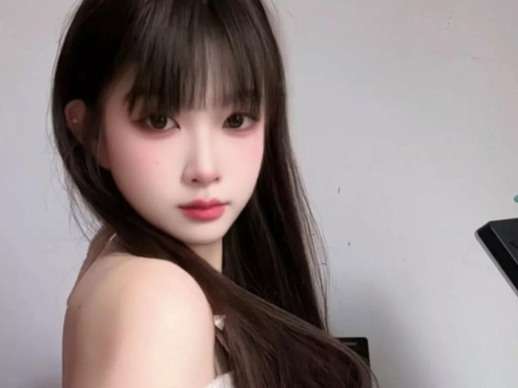 Girls free live sex cams: Check out the satisfaction of typing and cam2cam with our sensual livestreamers, who will teach you all about temptation and desires with their smoking hot physiques.