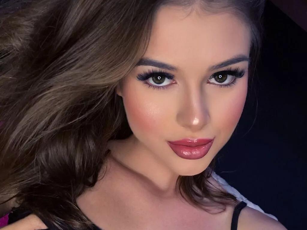 Bella from LiveJasmin is Freechat