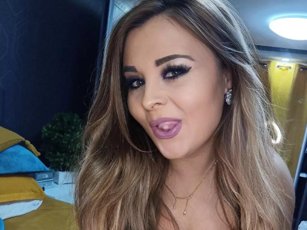 Girls free live sex cams: Check out the satisfaction of typing and cam2cam with our sensual livestreamers, who will teach you all about temptation and desires with their smoking hot physiques.