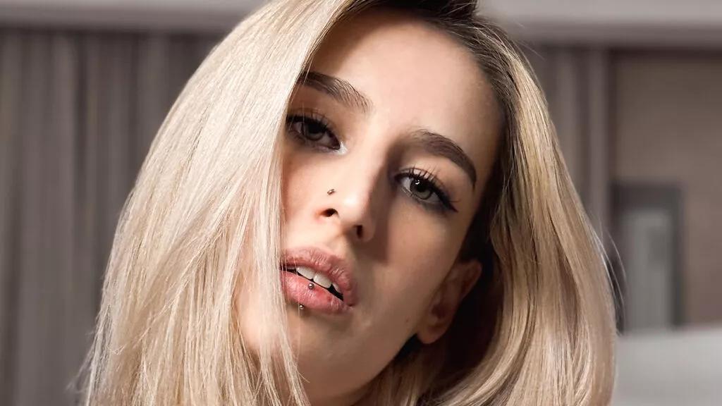 Girls free live sex cams: Check out the satisfaction of typing and cam2cam with our sensual livestreamers, who will teach you all about temptation and desires with their smoking hot physiques.