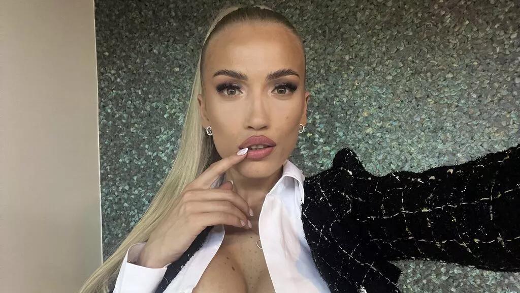 Girls free live sex cams: Check out the satisfaction of typing and cam2cam with our sensual livestreamers, who will teach you all about temptation and desires with their smoking hot physiques.