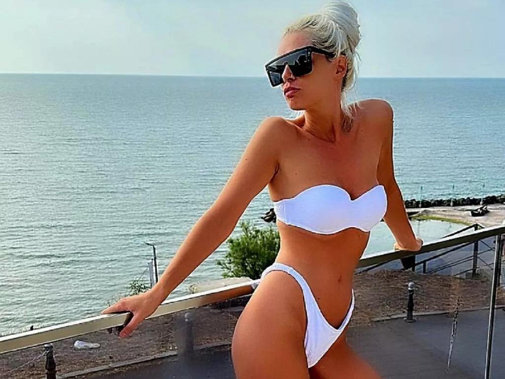 EmanuelaBart from LiveJasmin is Freechat
