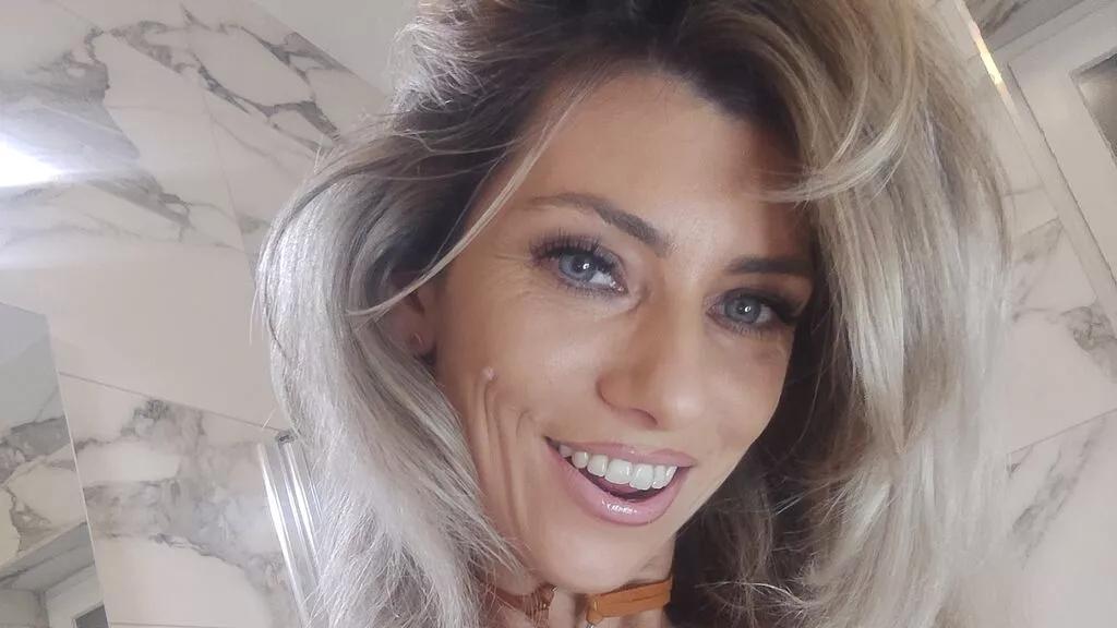 Girls free live sex cams: Check out the satisfaction of typing and cam2cam with our sensual livestreamers, who will teach you all about temptation and desires with their smoking hot physiques.