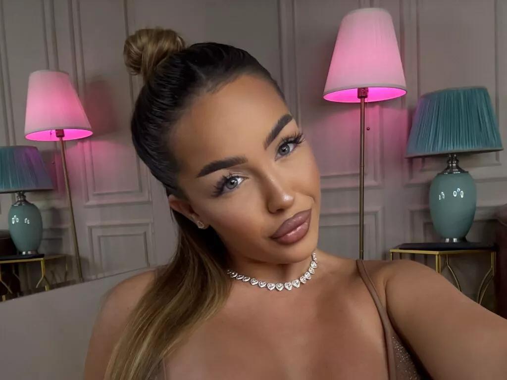JuliaMartiness from LiveJasmin is Freechat