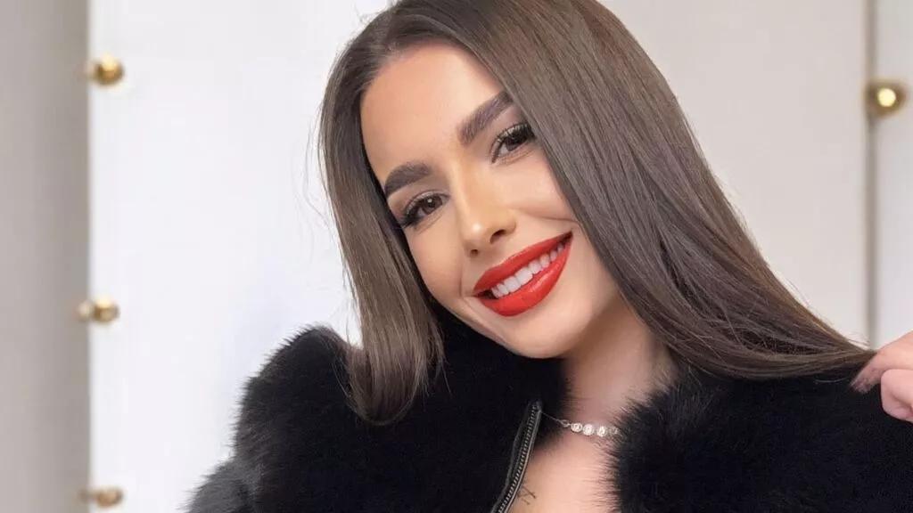 Girls free live sex cams: Check out the satisfaction of typing and cam2cam with our sensual livestreamers, who will teach you all about temptation and desires with their smoking hot physiques.