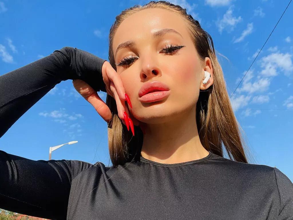 Girls free live sex cams: Check out the satisfaction of typing and cam2cam with our sensual livestreamers, who will teach you all about temptation and desires with their smoking hot physiques.