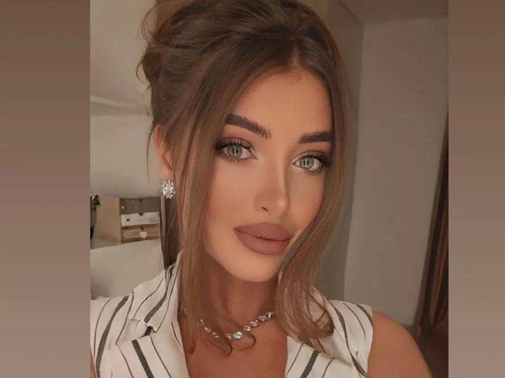 Girls free live sex cams: Check out the satisfaction of typing and cam2cam with our sensual livestreamers, who will teach you all about temptation and desires with their smoking hot physiques.