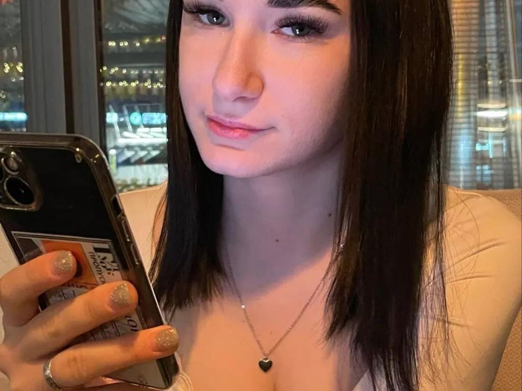 LilyGrows from LiveJasmin is Freechat