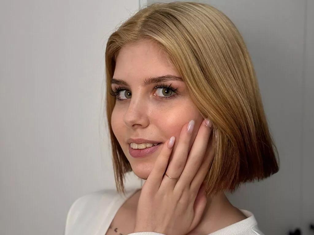 Photos of LizbethChaplin from LiveJasmin is Freechat