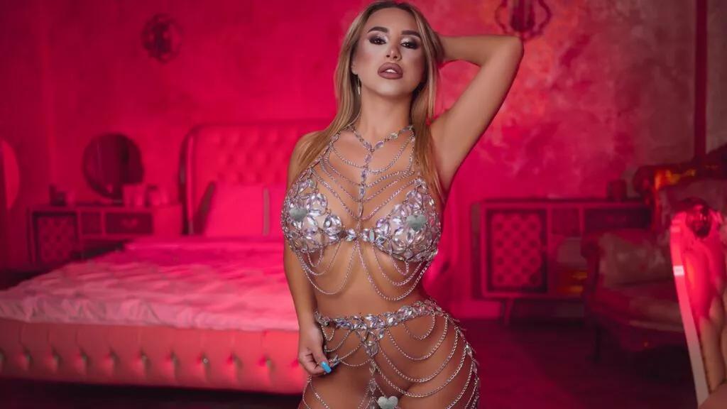 Girls free live sex cams: Check out the satisfaction of typing and cam2cam with our sensual livestreamers, who will teach you all about temptation and desires with their smoking hot physiques.