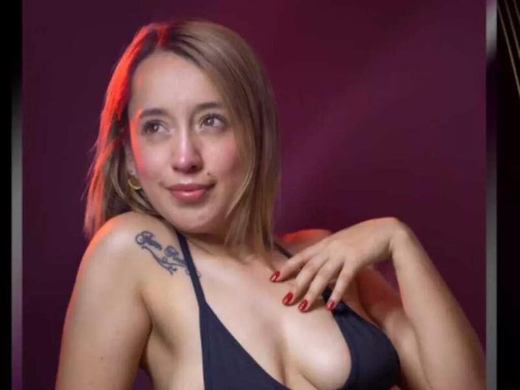LunaDelire from LiveJasmin is Freechat