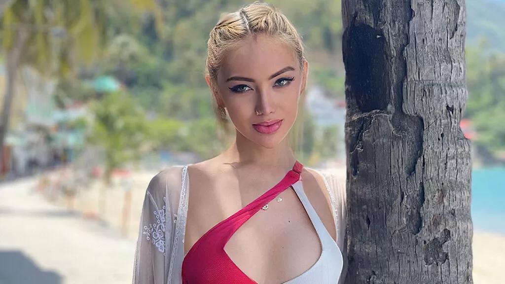 Girls free live sex cams: Check out the satisfaction of typing and cam2cam with our sensual livestreamers, who will teach you all about temptation and desires with their smoking hot physiques.