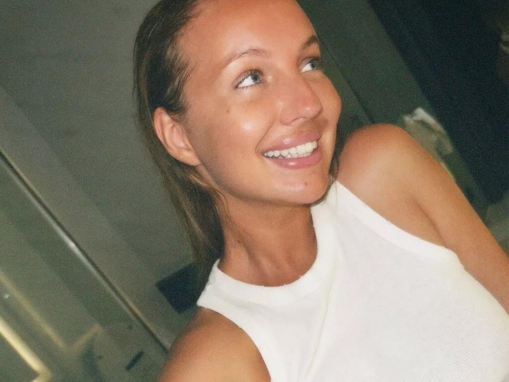 MayaBe from LiveJasmin is Freechat