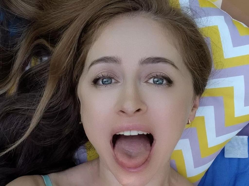 Girls free live sex cams: Check out the satisfaction of typing and cam2cam with our sensual livestreamers, who will teach you all about temptation and desires with their smoking hot physiques.