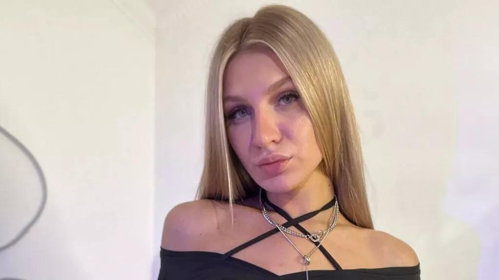 Girls free live sex cams: Check out the satisfaction of typing and cam2cam with our sensual livestreamers, who will teach you all about temptation and desires with their smoking hot physiques.