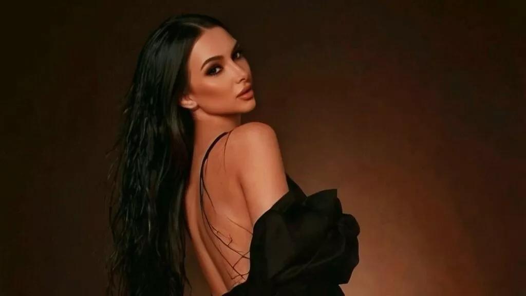 Girls free live sex cams: Check out the satisfaction of typing and cam2cam with our sensual livestreamers, who will teach you all about temptation and desires with their smoking hot physiques.