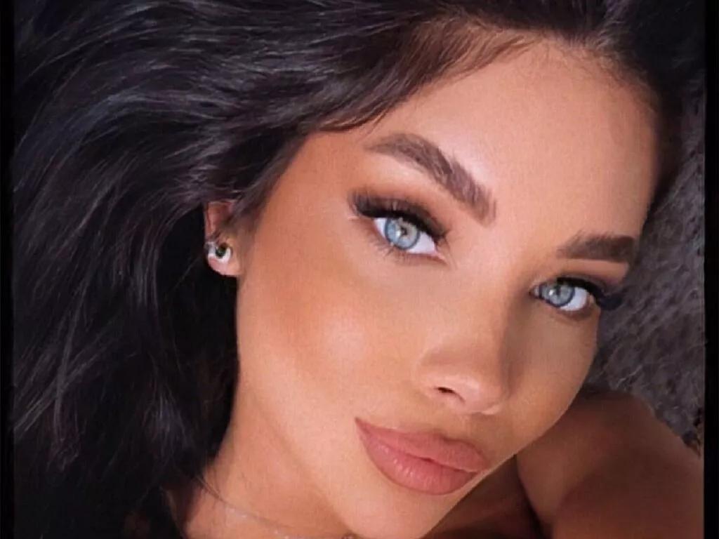 Girls free live sex cams: Check out the satisfaction of typing and cam2cam with our sensual livestreamers, who will teach you all about temptation and desires with their smoking hot physiques.