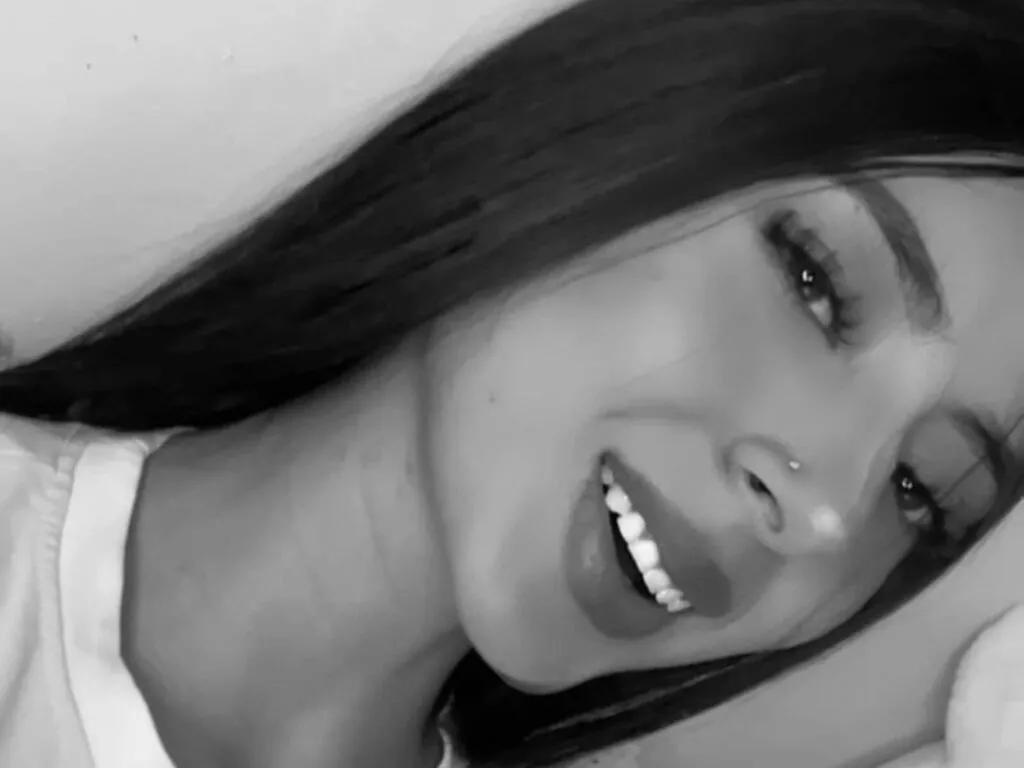 SaraRise from LiveJasmin is Freechat