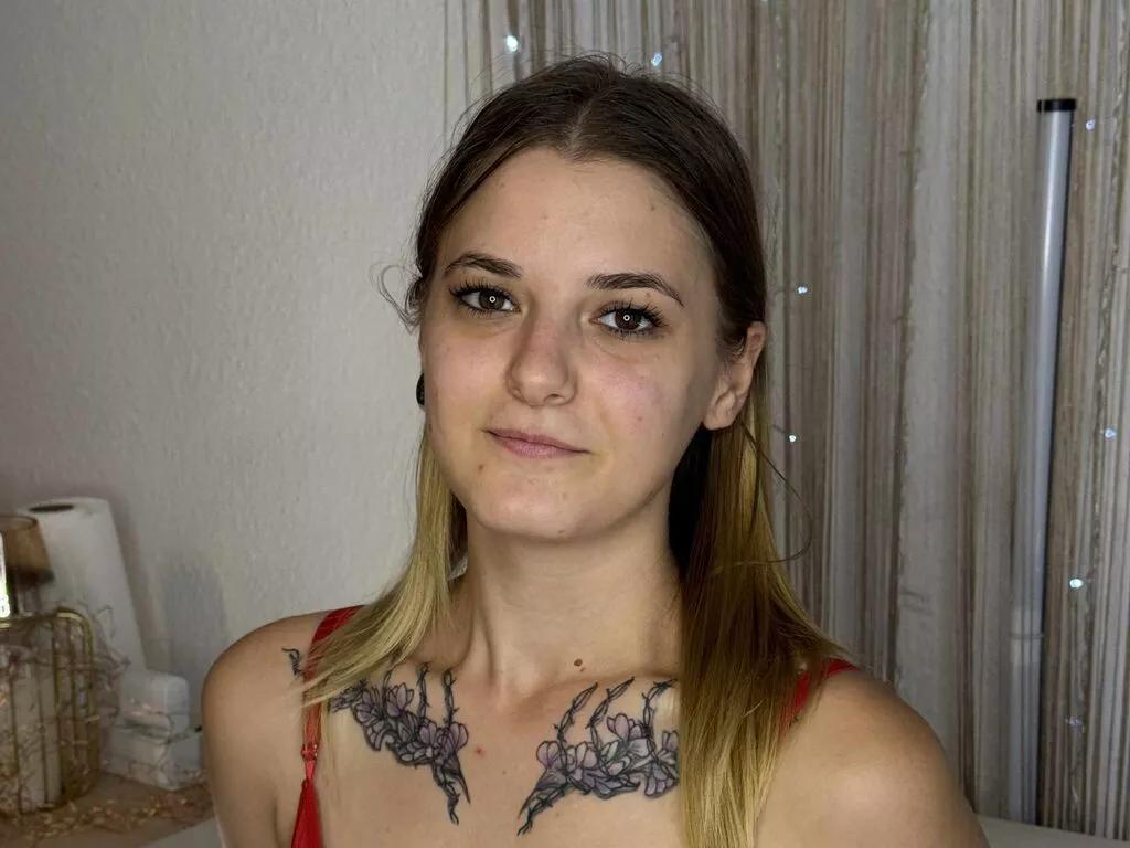 SuzyMiu from LiveJasmin is Freechat