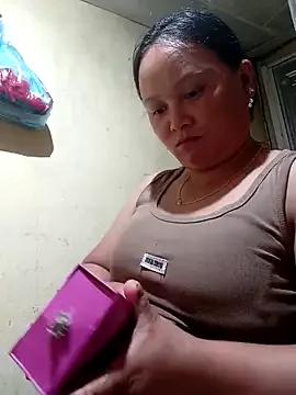 -Kitty-92 from StripChat is Freechat
