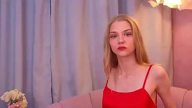 4example_Chloe from StripChat is Freechat