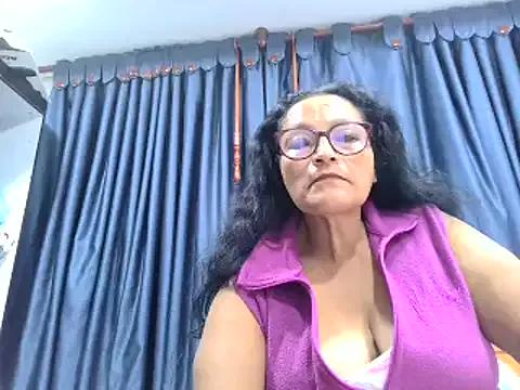 _Cristal from StripChat is Freechat