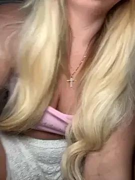 _Lilly_angel from StripChat is Freechat