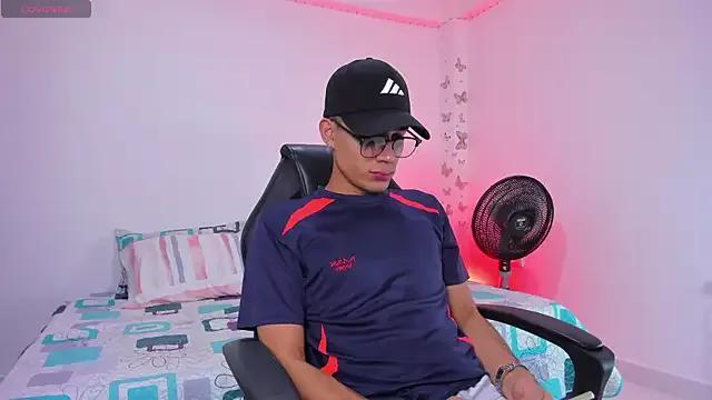 _peter_roy_ from StripChat is Freechat