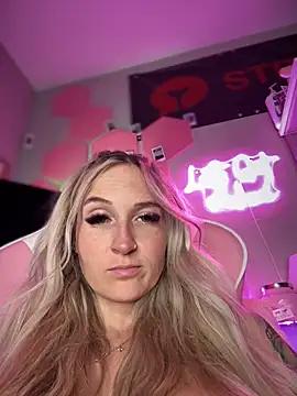 Girls free live sex cams: Check out the satisfaction of typing and cam2cam with our sensual livestreamers, who will teach you all about temptation and desires with their smoking hot physiques.