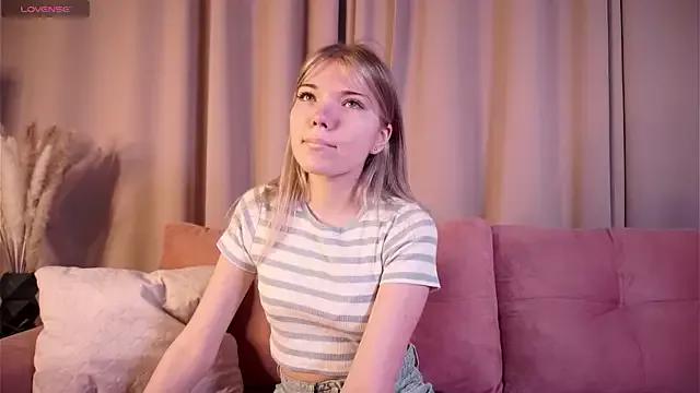AinsleyBryan from StripChat is Freechat