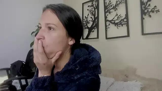 alana_collinss from StripChat is Freechat