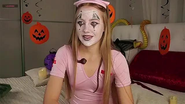 AlbaMesick from StripChat is Freechat