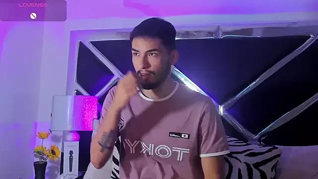 AlekRuizx from StripChat is Freechat