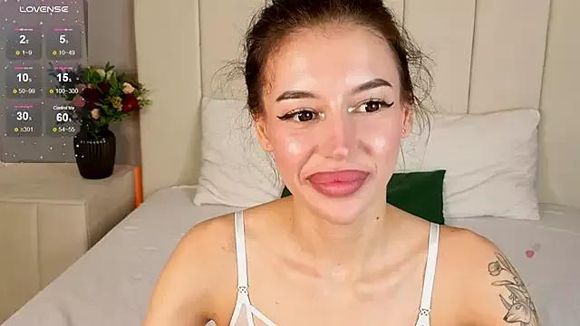 Alexa___Hill from StripChat is Freechat