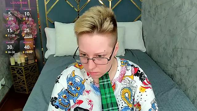 AlexandraGreen from StripChat is Freechat