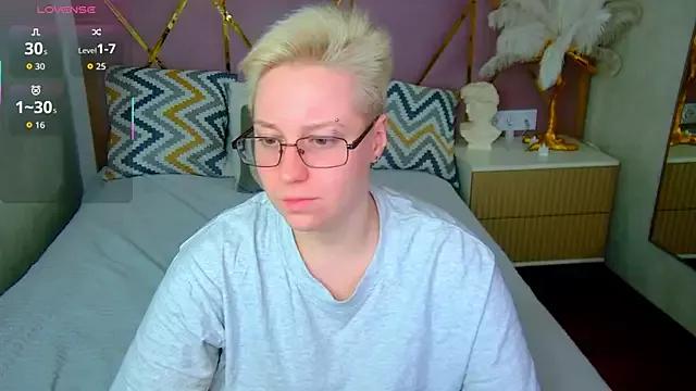 AlexandraGreen from StripChat is Freechat