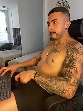 ALEXXX_KING from StripChat is Freechat