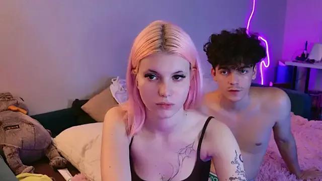 Alice18James from StripChat is Freechat