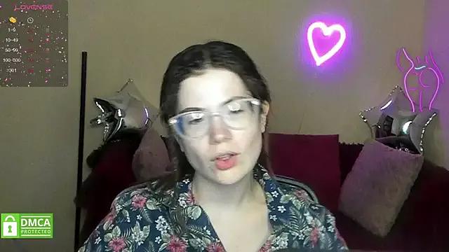Photos of Alicia_redfollow from StripChat is Freechat