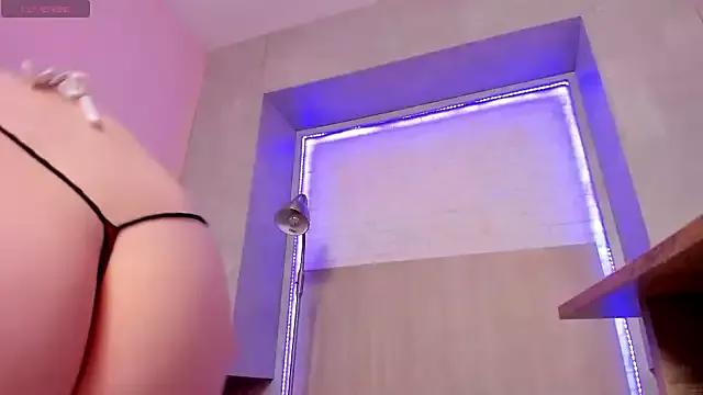 AliciaCollins_ from StripChat is Freechat