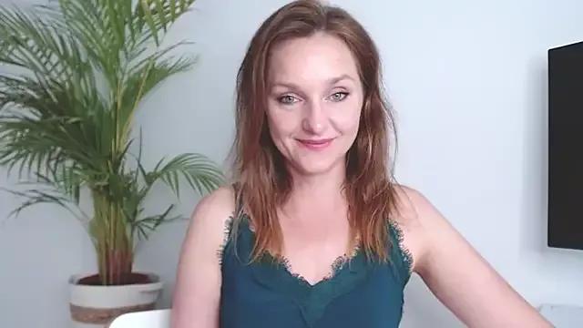 AliciaDesire from StripChat is Freechat