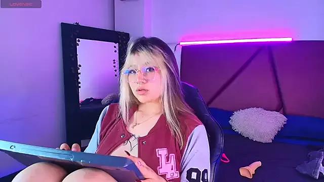 Aliice_Blond from StripChat is Freechat