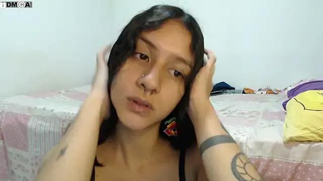 AlinaWoolf_ from StripChat is Freechat