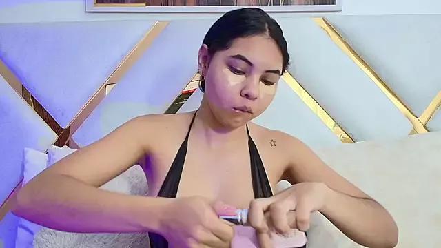 AlinnaRosee_ from StripChat is Freechat