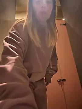 Girls free live sex cams: Check out the satisfaction of typing and cam2cam with our sensual livestreamers, who will teach you all about temptation and desires with their smoking hot physiques.